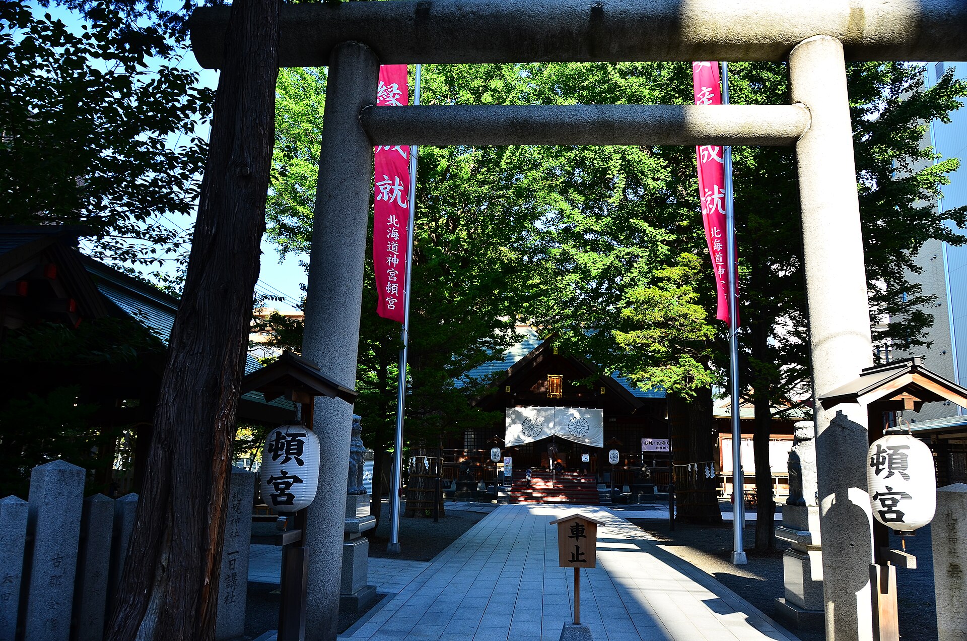 札幌北海道神宮の伝統的な木造社殿